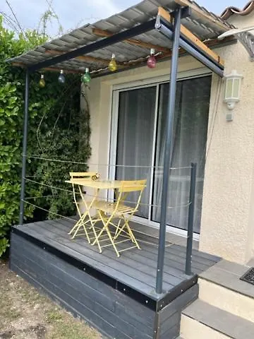 Hotel Chez Frédérique et Jean-Claude à Les Taillades Maison d'hôtes